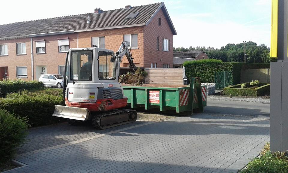 Grondwerk met kleine kraan