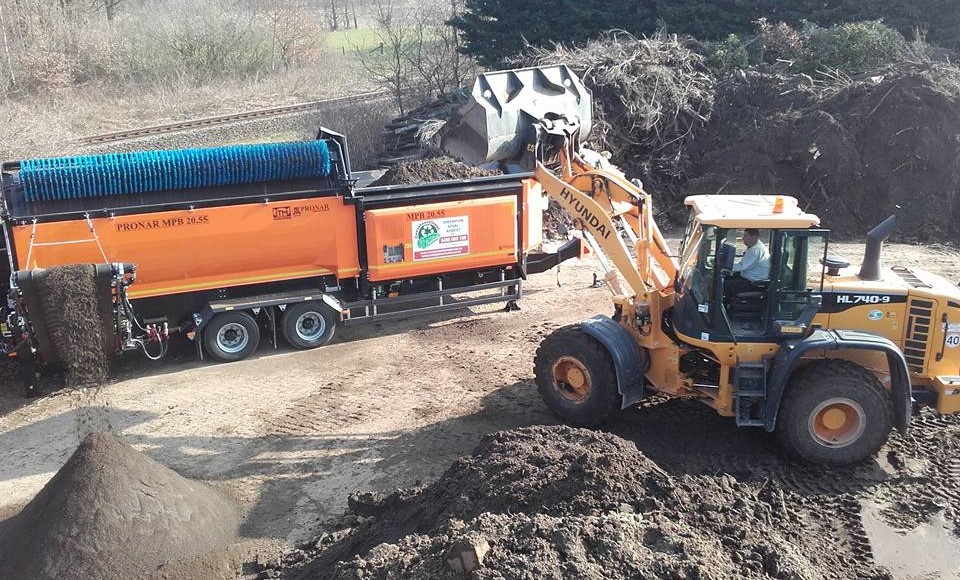 Zeefwerk met bulldozer